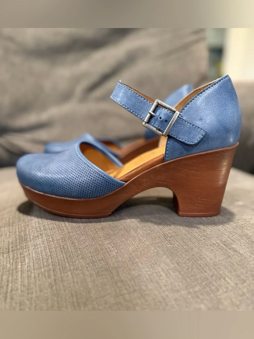 Born Blue Leather Mary Jane Platform Clogs Heels Size 10 NWOT Never Worn